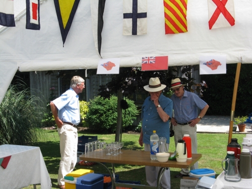 MMW COOK UP 2010, Paul Hartstone, Alan Tulloch and 'Sammy' Foulkes setting up the drinks table.