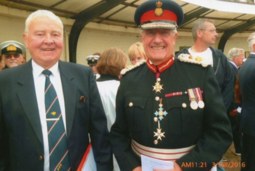 Richard Newall and Lord Lieutenant, Major General Martin White at Plaque unveiling.